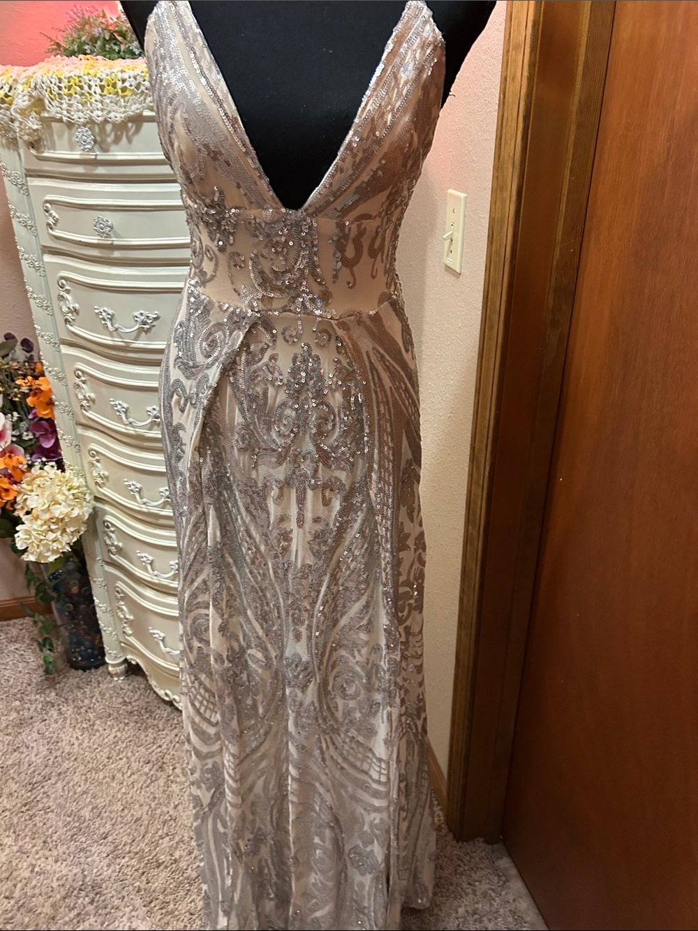 Windsor Taupe Sequin V-Neck Prom Gown EXCELLENT CONDITION